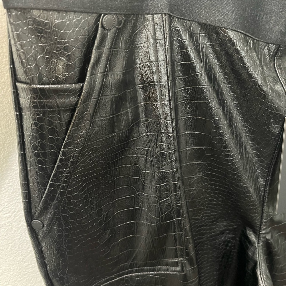 KARL LAGERFELD PARIS BLACK VEGAN LEATHER CROC PRINT ELASTIC BAND PANTS - Picture 10 of 13